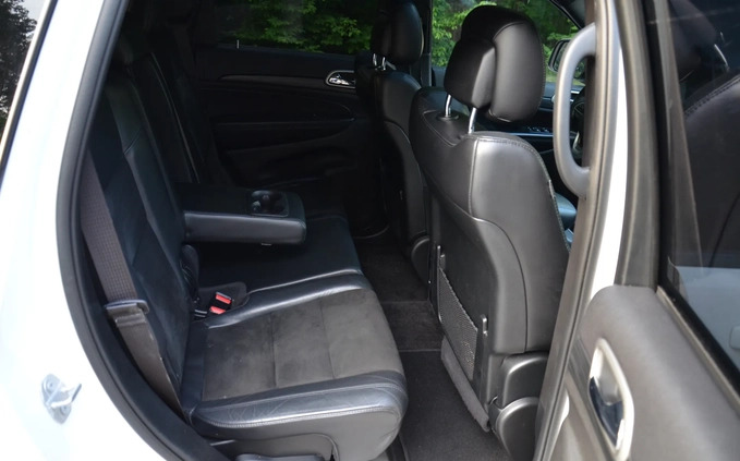 Jeep Grand Cherokee cena 120000 przebieg: 113000, rok produkcji 2019 z Łomianki małe 154